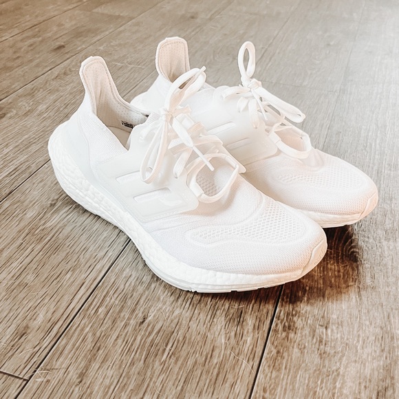 adidas Shoes - Women’s White Adidas Ultra Boosts
